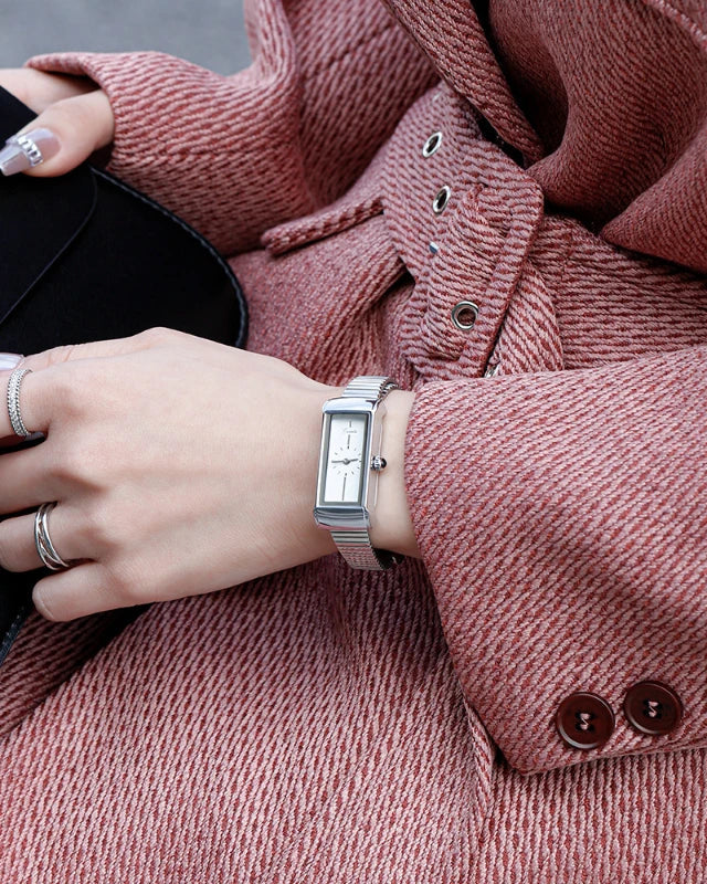 Elegant Alloy Bracelet Watch with Japanese Quartz Movement