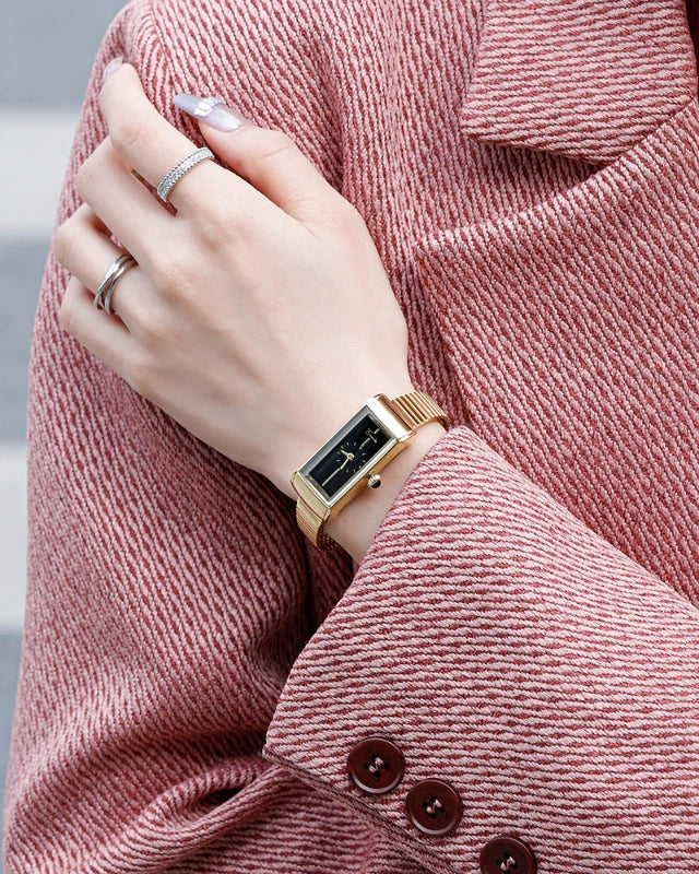 Elegant Alloy Bracelet Watch with Japanese Quartz Movement